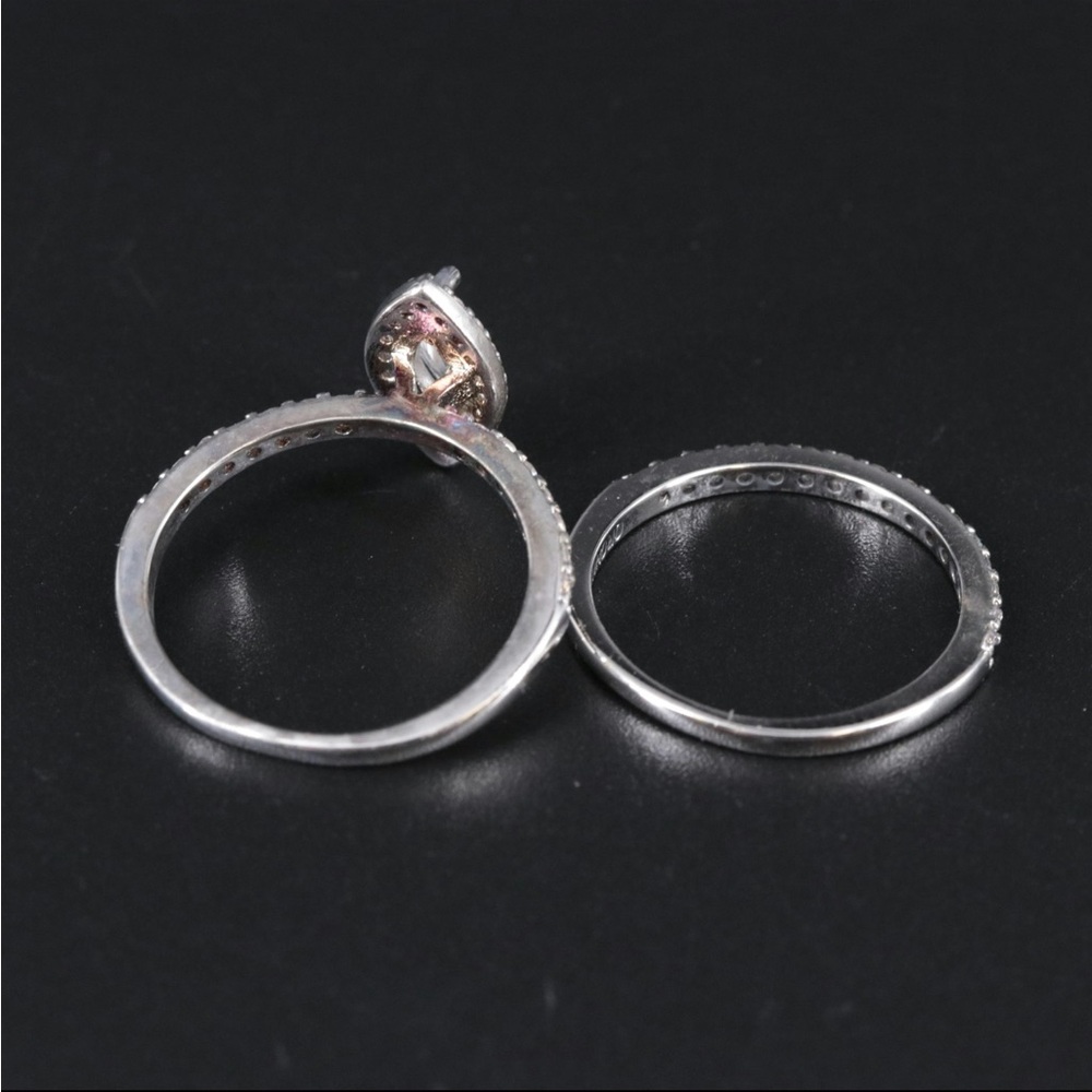 Elegant Silver Marquise Cut Ring - Picture 2 of 4